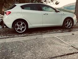 Bianco Usata 2013 Alfa Romeo Giulietta Quadrifoglio Tre volumi | 10.000 €