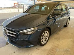 Blu/azzurro Usata 2019 Mercedes B180 Sport Monovolume | 22.500 € (Molto cara)