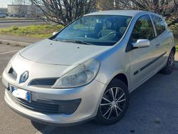 Grigio Usata 2008 Renault Clio III Dynamique Tre volumi | 2500 € (Buon prezzo)