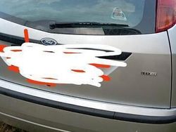 Grigio Usata 2002 Ford Focus Tre volumi | 800 € (Buon prezzo)