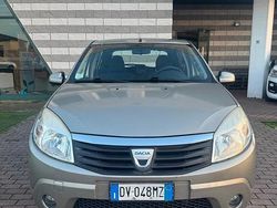 Grigio Usata 2009 Dacia Sandero Lauréate Tre volumi | 3750 € (Buon prezzo)