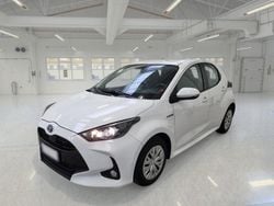Bianco Usata 2021 Toyota Yaris Hybrid Business Edition Tre volumi | 15.900 € (Buon prezzo)
