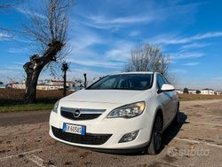 Bianco Usata 2011 Opel Astra Station wagon | 5800 € (Molto cara)