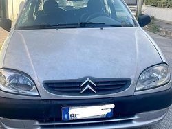 Usata 2001 Citroën Saxo Due volumi | 699 €