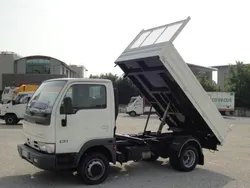 Bianco(met.) Usata 2004 Nissan Cabstar Pick-up | 13.500 € (Molto cara)