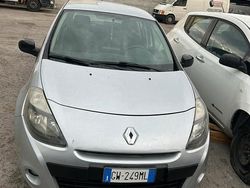 Grigio Usata 2010 Renault Clio II Due volumi | 4499 € (Molto cara)