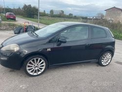 Nero Usata 2010 Fiat Grande Punto Emotion Due volumi | 3500 € (Buon prezzo)