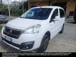 Bianco banquise Usata 2018 Peugeot Partner Tepee Monovolume | 17.500 € (Molto cara)