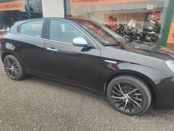 Nero Usata 2016 Alfa Romeo Giulietta Super Tre volumi | 9900 € (Buon prezzo)