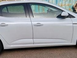 Bianco Usata 2017 Renault Mégane IV Tre volumi | 9450 € (Buon prezzo)