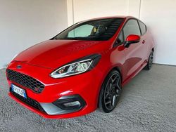 Rosso pastello Usata 2019 Ford Fiesta ST Due volumi | 17.500 € (Buon prezzo)