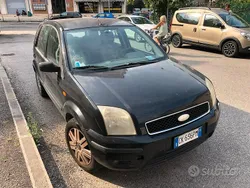 Usata 2004 Ford Fusion Due volumi | 1800 €