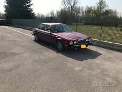 Rosso Usata 1986 Daimler Double Six Serie 1 Tre volumi | 12.500 €
