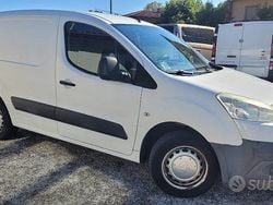 Bianco / pastello Usata 2011 Peugeot Partner Monovolume | 3700 € (Buon prezzo)