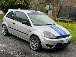Usata 2004 Ford Fiesta Zetec Due volumi | 2750 € (Cara)