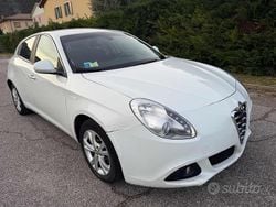 Bianco Usata 2013 Alfa Romeo Giulietta Exclusive Tre volumi | 3950 € (Buon prezzo)