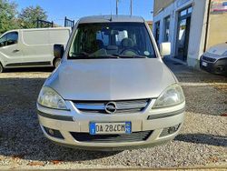 Argento Usata 2006 Opel Combo Monovolume | 1500 €