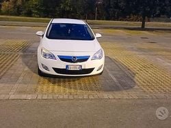 Bianco Usata 2010 Opel Astra Tre volumi | 4200 € (Molto cara)