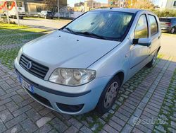 Grigio Usata 2005 Fiat Punto Active Tre volumi | 1400 € (Buon prezzo)