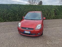 Arancione Usata 2007 Ford Fiesta Ghia Tre volumi | 2997 € (Buon prezzo)