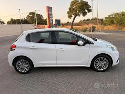 Bianco Usata 2019 Peugeot 208 Allure Due volumi | 10.000 € (Buon prezzo)