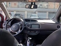 Rosso Usata 2011 Toyota Yaris Tre volumi | 4500 € (Buon prezzo)
