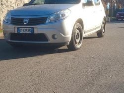 Grigio Usata 2009 Dacia Sandero Tre volumi | 2000 € (Buon prezzo)