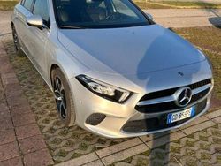 Grigio Usata 2019 Mercedes A180 Tre volumi | 17.900 € (Buon prezzo)