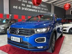 Blu/azzurro Usata 2021 VW T-Roc R-line SUV | 22.990 € (Cara)