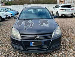 Nero Usata 2005 Opel Astra Tre volumi | 999 € (Ottimo prezzo)