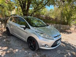 Grigio Usata 2009 Ford Fiesta Due volumi | 4199 € (Buon prezzo)