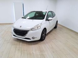 Bianco Usata 2013 Peugeot 208 Allure Due volumi | 5900 € (Buon prezzo)