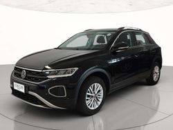 Deep black perlato Usata 2024 VW T-Roc Life SUV | 28.800 € (Cara)