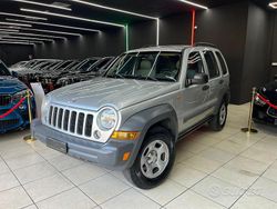 Grigio Usata 2005 Jeep Cherokee Sport SUV | 5900 € (Buon prezzo)