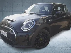Nero / metallizzato Usata 2023 Mini Cooper SE Classic Due volumi | 17.900 € (Buon prezzo)