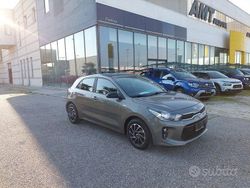 Grigio Usata 2018 Kia Rio Tre volumi | 12.900 € (Molto cara)