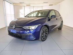 Atlantic blue metallizzato Usata 2022 VW Golf VIII Life Tre volumi | 21.500 € (Buon prezzo)