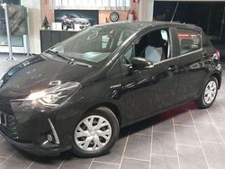 Nero Usata 2020 Toyota Yaris Hybrid Active Tre volumi | 13.990 € (Buon prezzo)
