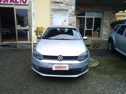 Argento Usata 2015 VW Polo Comfortline Tre volumi | 8300 € (Buon prezzo)
