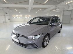 Grigio Usata 2022 VW Golf Life Tre volumi | 18.550 € (Buon prezzo)