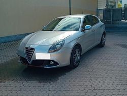 Grigio Usata 2015 Alfa Romeo Giulietta Tre volumi | 7900 € (Buon prezzo)