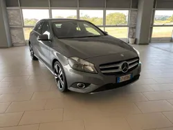 Grigio Usata 2015 Mercedes A180 Executive Tre volumi | 14.900 € (Cara)