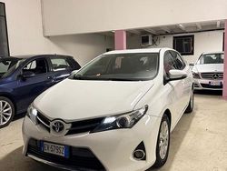 Bianco Usata 2013 Toyota Auris Tre volumi | 7500 € (Cara)