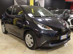 Blu Usata 2015 Toyota Aygo Due volumi | 8400 € (Buon prezzo)
