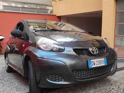Grigio Usata 2009 Toyota Aygo Due volumi | 3500 € (Buon prezzo)