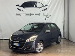 Blu/azzurro Usata 2017 Peugeot 208 Allure Due volumi | 5600 € (Buon prezzo)
