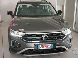 Grigio Usata 2023 VW T-Roc Life SUV | 28.800 € (Buon prezzo)