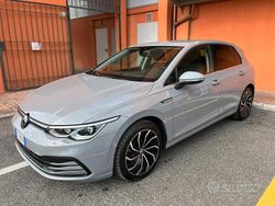 Grigio Usata 2021 VW Golf Style Tre volumi | 19.500 € (Buon prezzo)