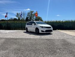 Bianco Usata 2020 Chrysler Pacifica Touring SUV | 31.999 €