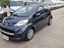 Grigio Usata 2009 Peugeot 107 Active Due volumi | 4490 € (Buon prezzo)